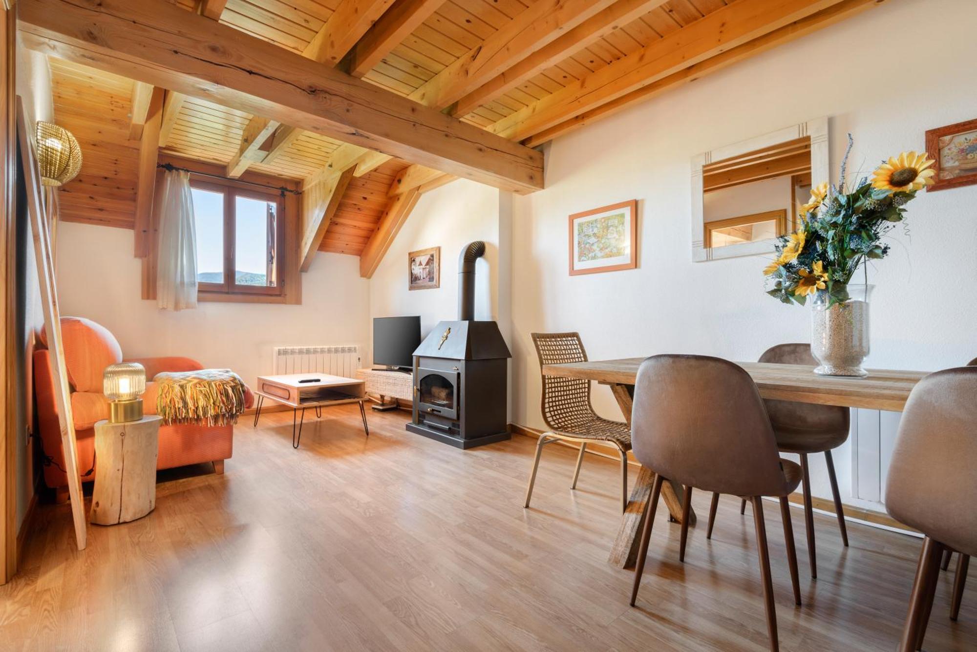 Atico Abuhardillado I Aire Acondicionado L Centrico L Garaje L Trastero I Wifi Apartment Biescas  Luaran gambar