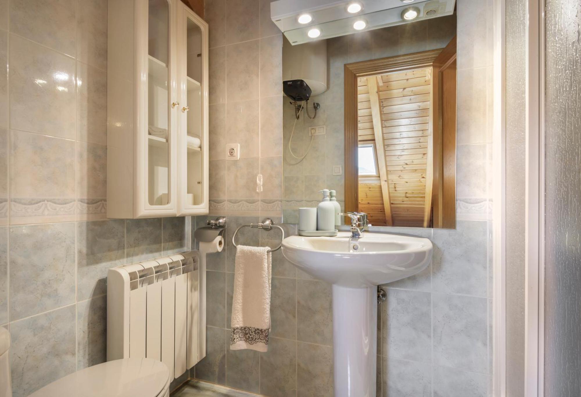 Atico Abuhardillado I Aire Acondicionado L Centrico L Garaje L Trastero I Wifi Apartment Biescas  Luaran gambar